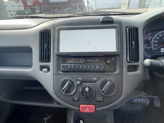 NISSAN AD 2011 Image 31