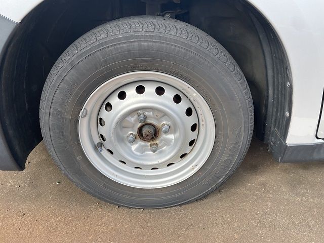 NISSAN AD 2011 Image 31