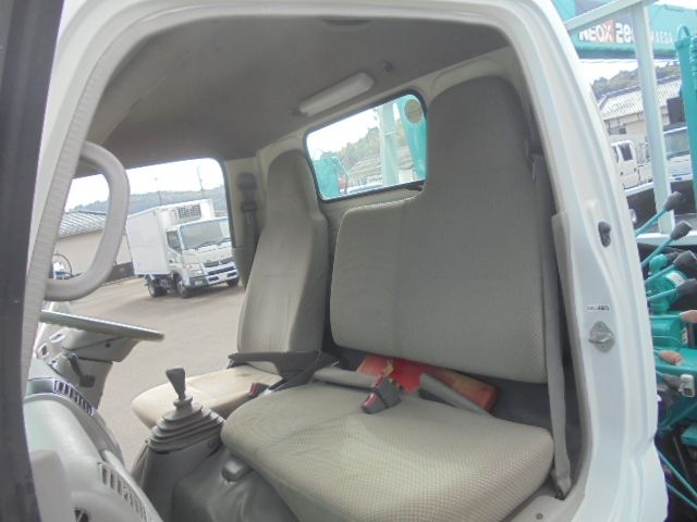 HINO DUTRO 2005 Image 31