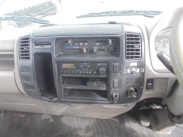 HINO DUTRO 2005 Image 31