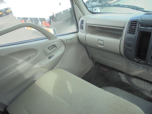 HINO DUTRO 2005 Image 31