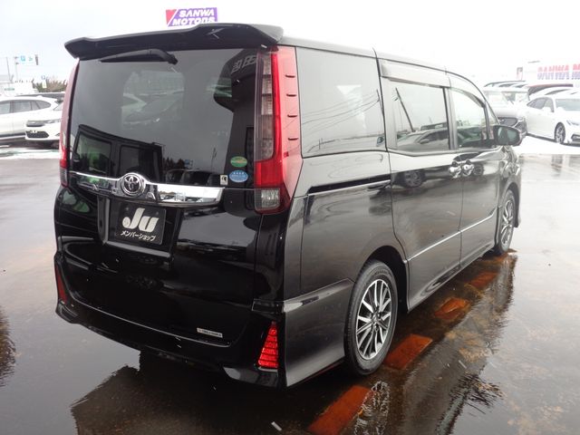 TOYOTA NOAH 2015 Image 31