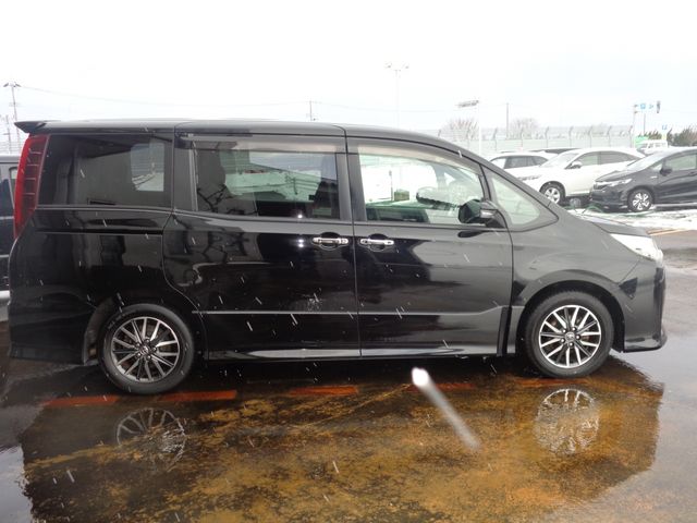 TOYOTA NOAH 2015 Image 31