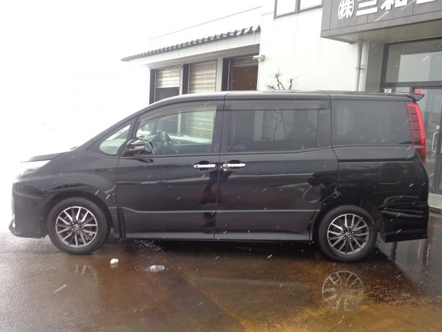 TOYOTA NOAH 2015 Image 31