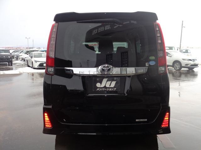 TOYOTA NOAH 2015 Image 31