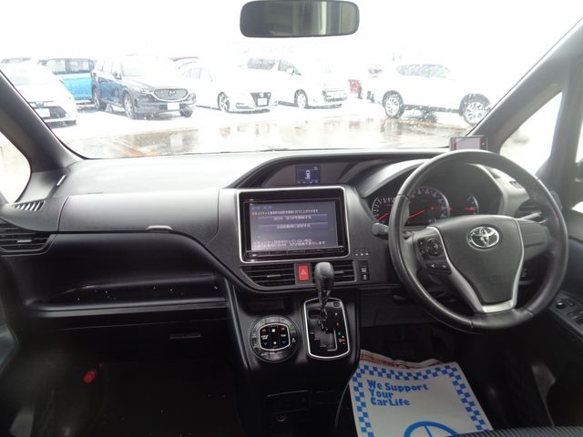 TOYOTA NOAH 2015 Image 31