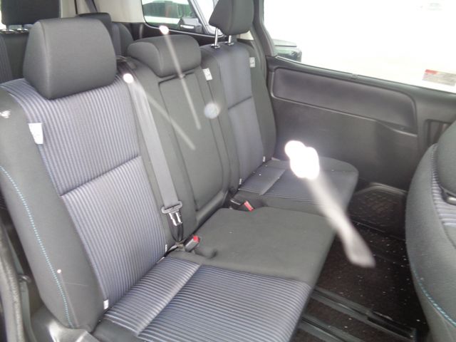 TOYOTA NOAH 2015 Image 31