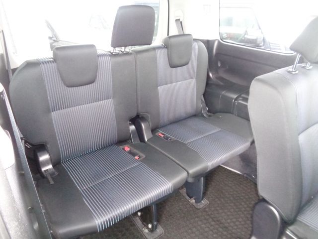 TOYOTA NOAH 2015 Image 31