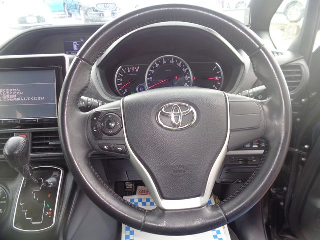 TOYOTA NOAH 2015 Image 31