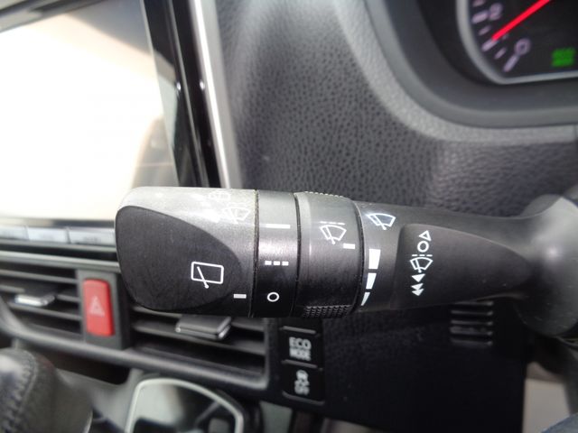 TOYOTA NOAH 2015 Image 31