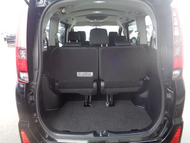 TOYOTA NOAH 2015 Image 31