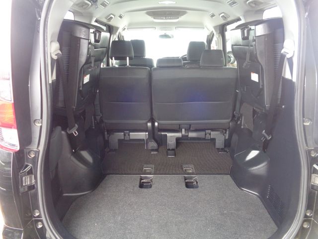 TOYOTA NOAH 2015 Image 31