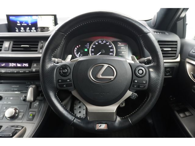 TOYOTA LEXUS CT200H 2018 Image 31