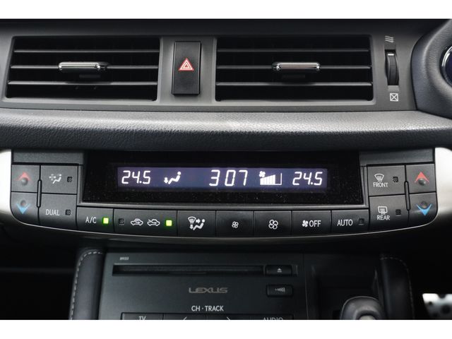 TOYOTA LEXUS CT200H 2018 Image 31