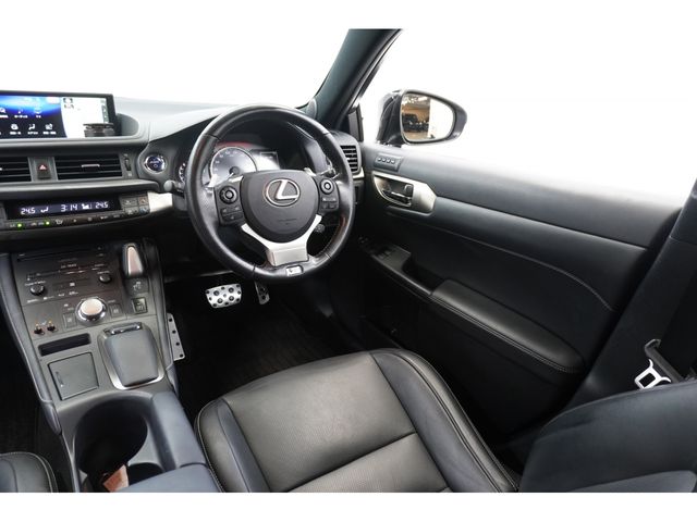 TOYOTA LEXUS CT200H 2018 Image 31