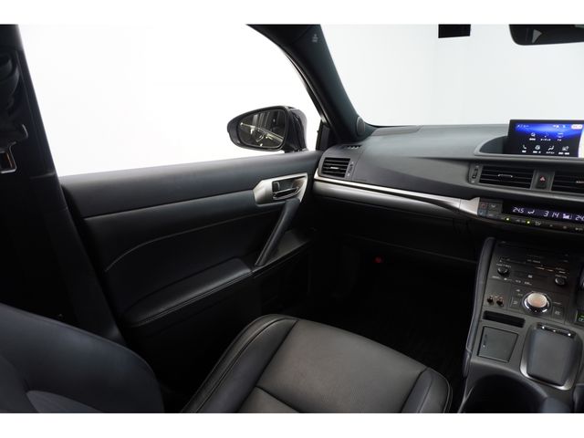 TOYOTA LEXUS CT200H 2018 Image 31