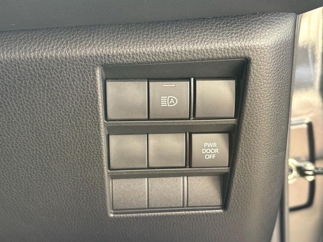 TOYOTA NOAH 2023 Image 31