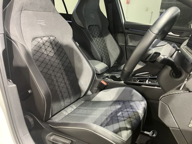 VOLKSWAGEN GOLF VARI 2023 Image 31