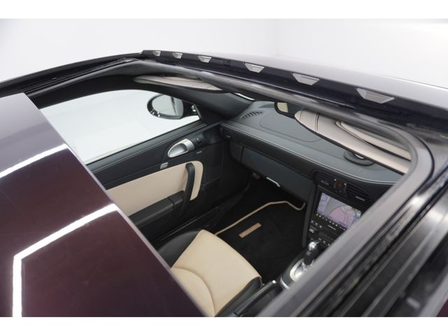 PORSCHE 911 2012 Image 31