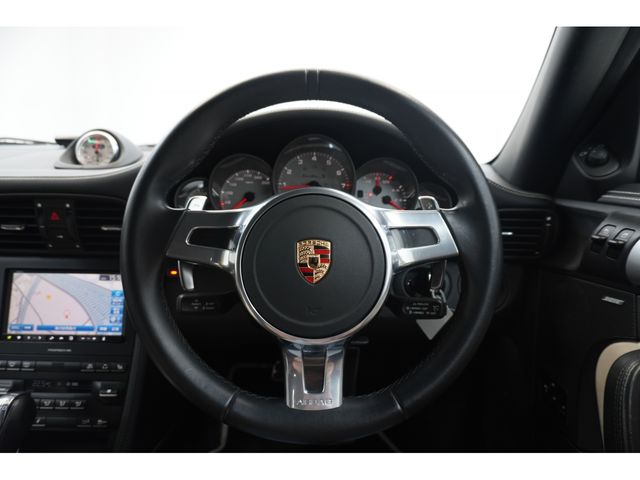 PORSCHE 911 2012 Image 31