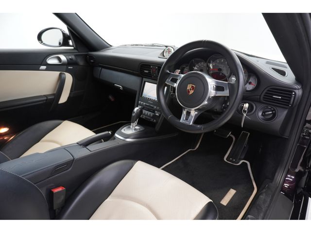 PORSCHE 911 2012 Image 31