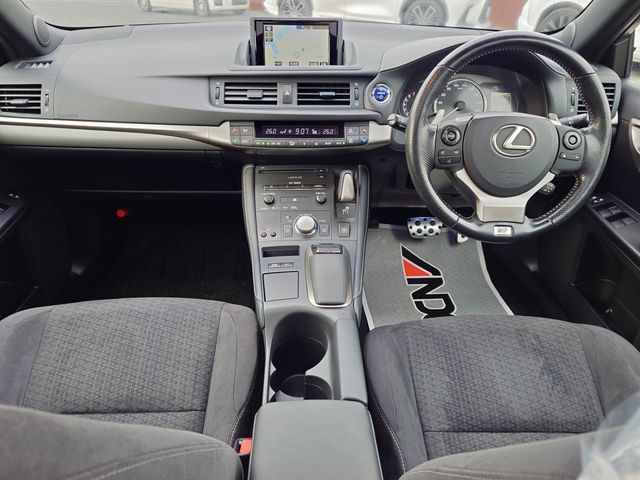 TOYOTA LEXUS CT200H 2016 Image 31