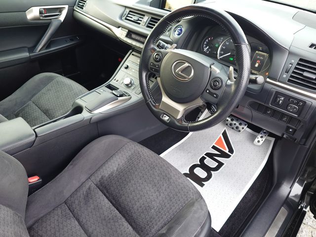 TOYOTA LEXUS CT200H 2016 Image 31