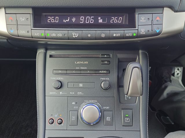 TOYOTA LEXUS CT200H 2016 Image 31