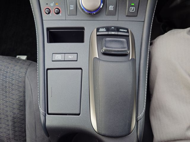 TOYOTA LEXUS CT200H 2016 Image 31