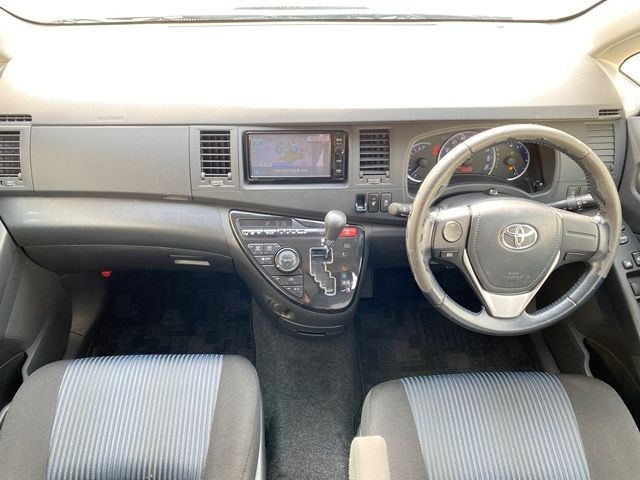 TOYOTA ISIS 2016 Image 31