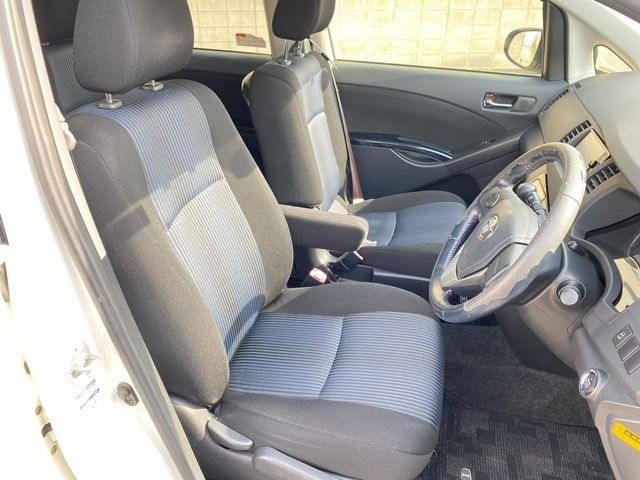 TOYOTA ISIS 2016 Image 31