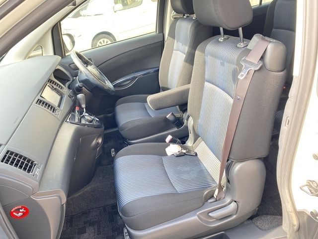 TOYOTA ISIS 2016 Image 31