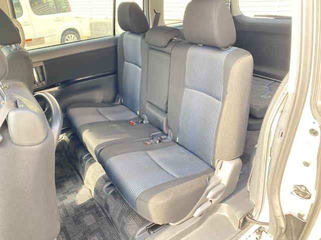 TOYOTA ISIS 2016 Image 31