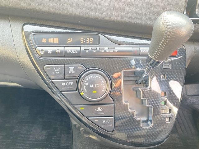 TOYOTA ISIS 2016 Image 31