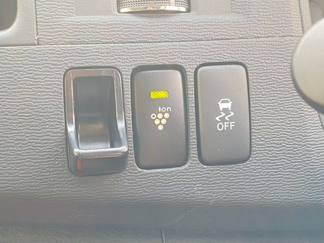 TOYOTA ISIS 2016 Image 31