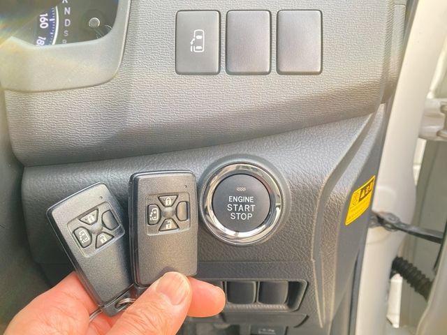 TOYOTA ISIS 2016 Image 31