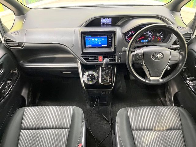 TOYOTA VOXY 2018 Image 31