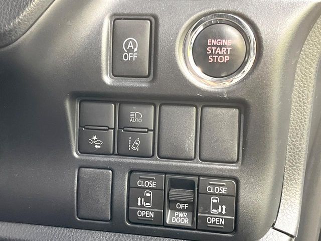 TOYOTA VOXY 2018 Image 31