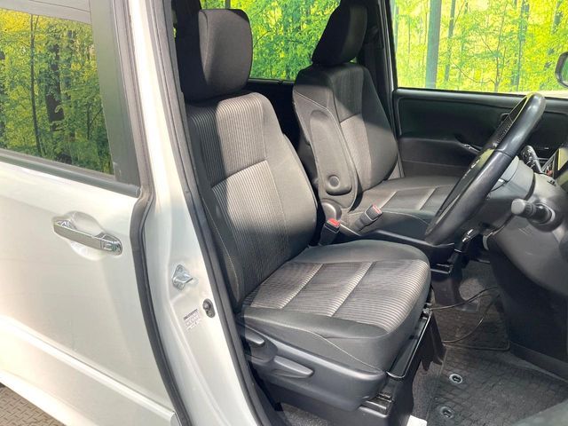 TOYOTA VOXY 2018 Image 31