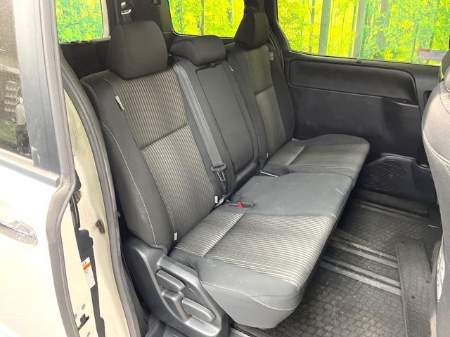 TOYOTA VOXY 2018 Image 31