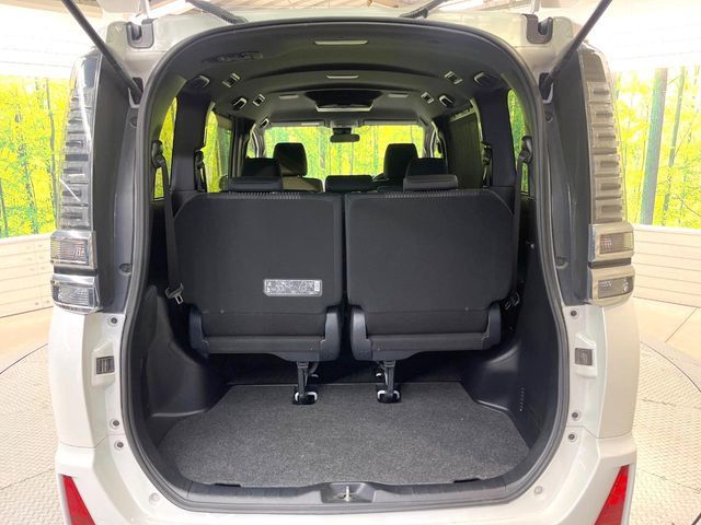 TOYOTA VOXY 2018 Image 31