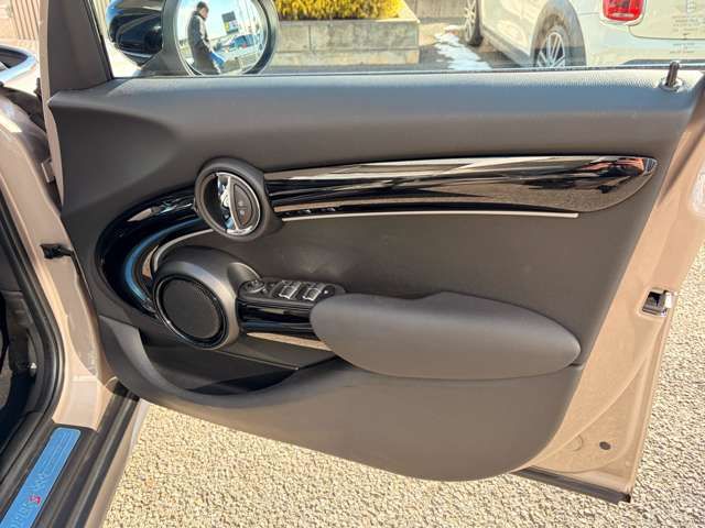BMW MINI COOPER SD 5DOOR 2022 Image 31