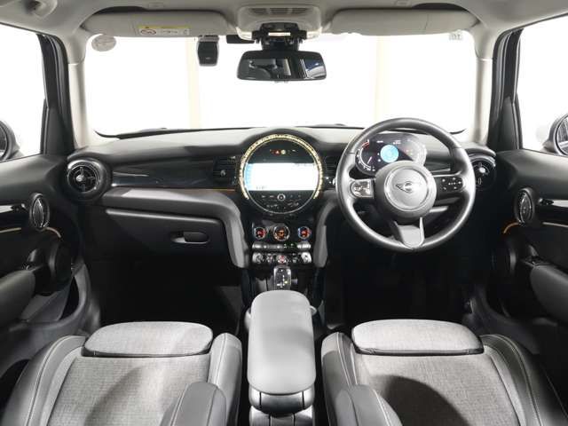 BMW MINI COOPER SD 5DOOR 2023 Image 31