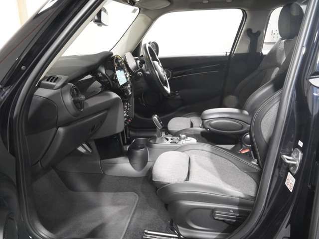 BMW MINI COOPER SD 5DOOR 2023 Image 31