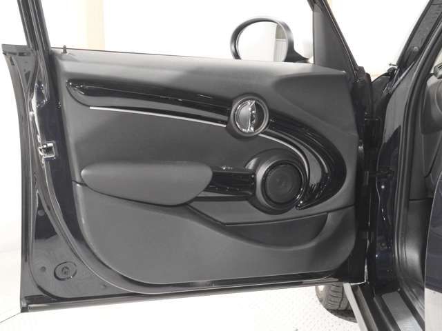BMW MINI COOPER SD 5DOOR 2023 Image 31