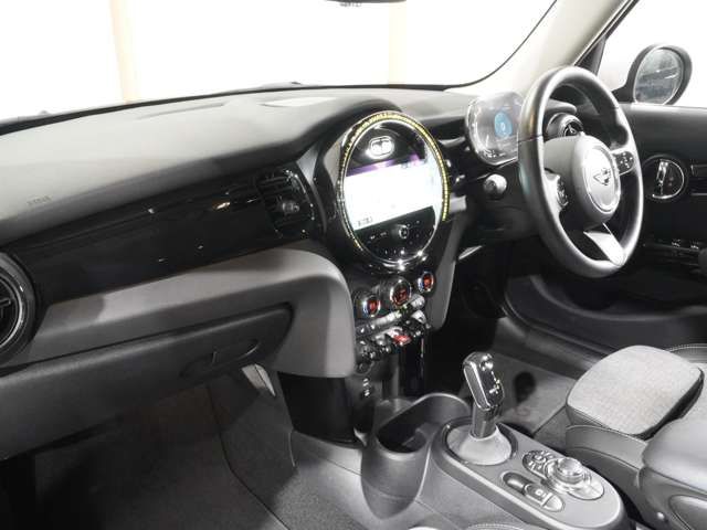 BMW MINI COOPER SD 5DOOR 2023 Image 31