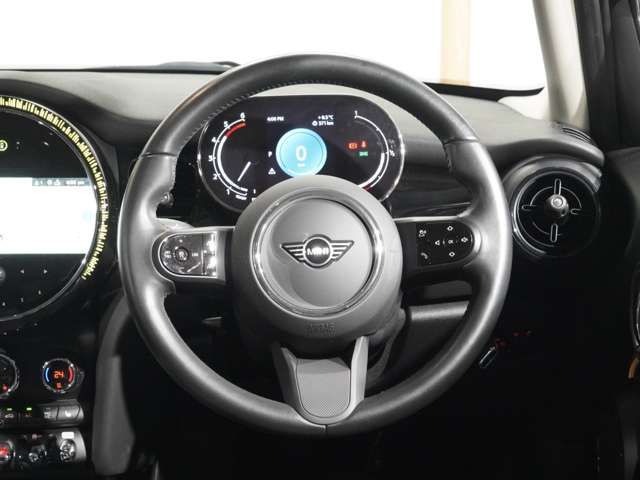 BMW MINI COOPER SD 5DOOR 2023 Image 31