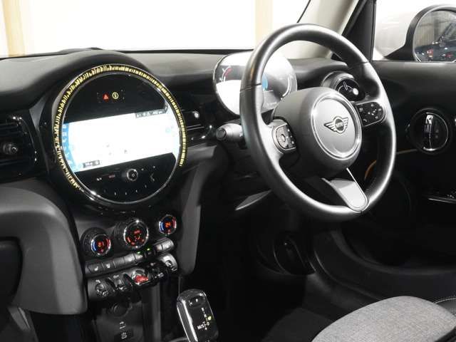 BMW MINI COOPER SD 5DOOR 2023 Image 31