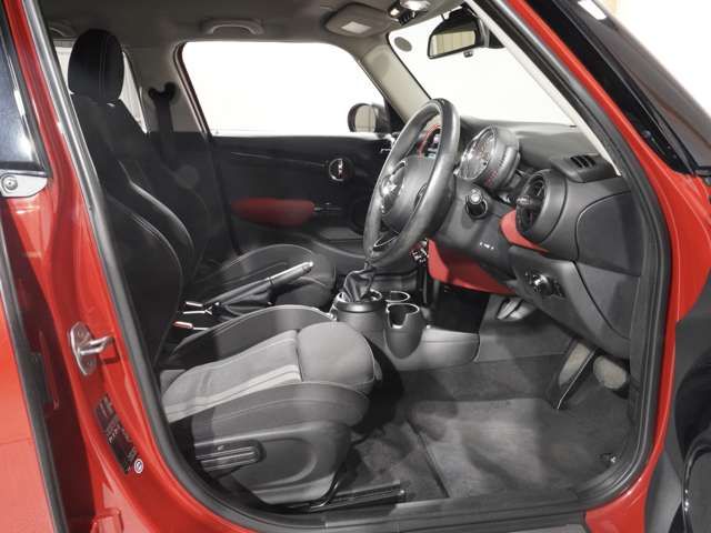 BMW MINI COOPER SD 5 2016 Image 31