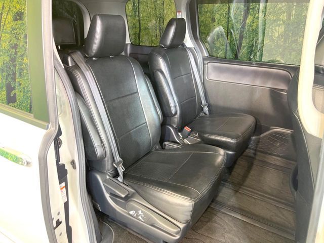 TOYOTA VOXY 2015 Image 31